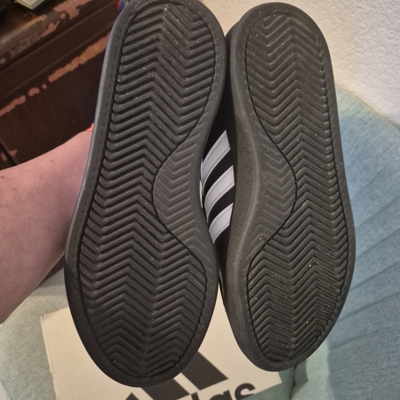 Adidas Black and White Classic Sneakers Woman Size 6 - Picture 10 of 12